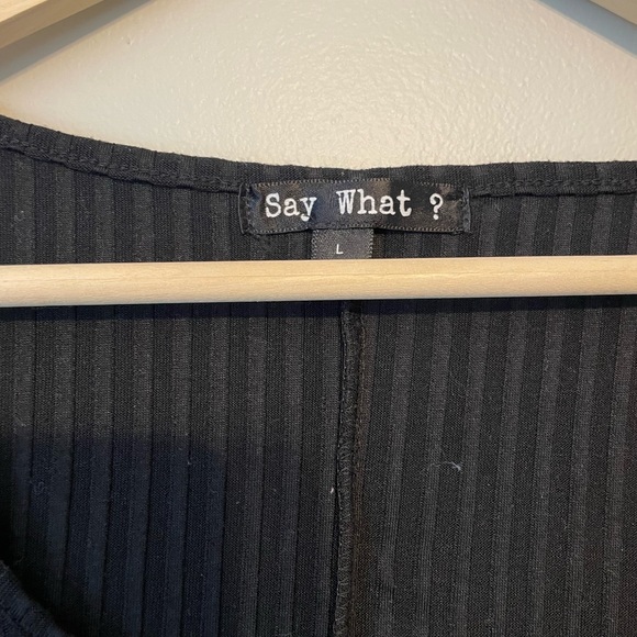 Black longer crop top with buttons - Picture 3 of 3